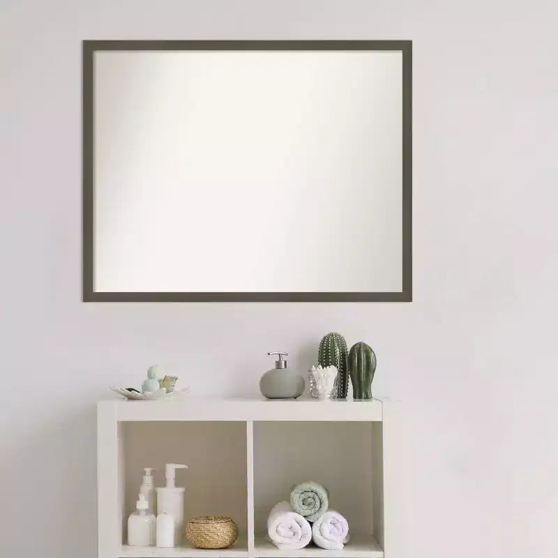 Specchio da parete per bagno in legno grigio argilla Svelte senza smussatura 30" x 24" - Amanti Art