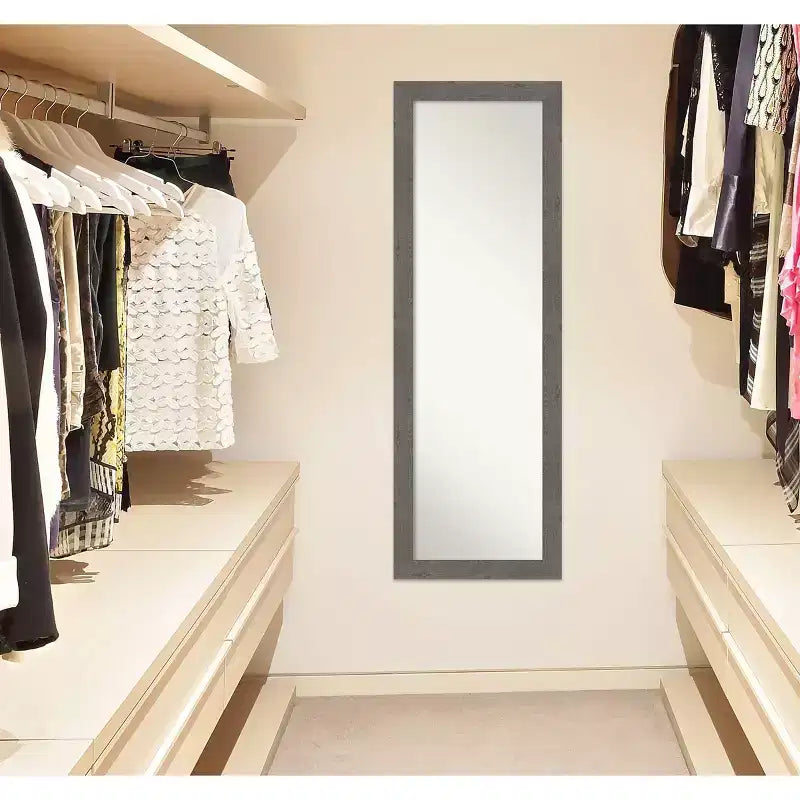 Specchio da porta lungo 18" x 52" Amanti Art - Plancia rustica grigia, non smussata, stretta