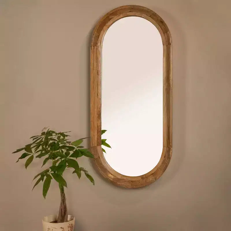 Specchio da parete con cornice ovale in legno naturale Storied Home