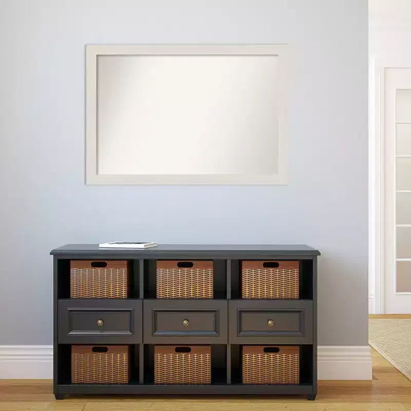 Specchio da parete stretto non smussato in assi rustiche bianche Amanti Art da 40" x 28" - Include l'hardware di montaggio