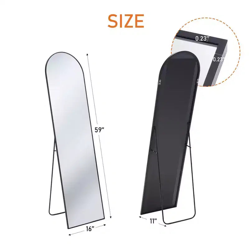 Specchio a figura intera minimalista con cornice nera ad arco