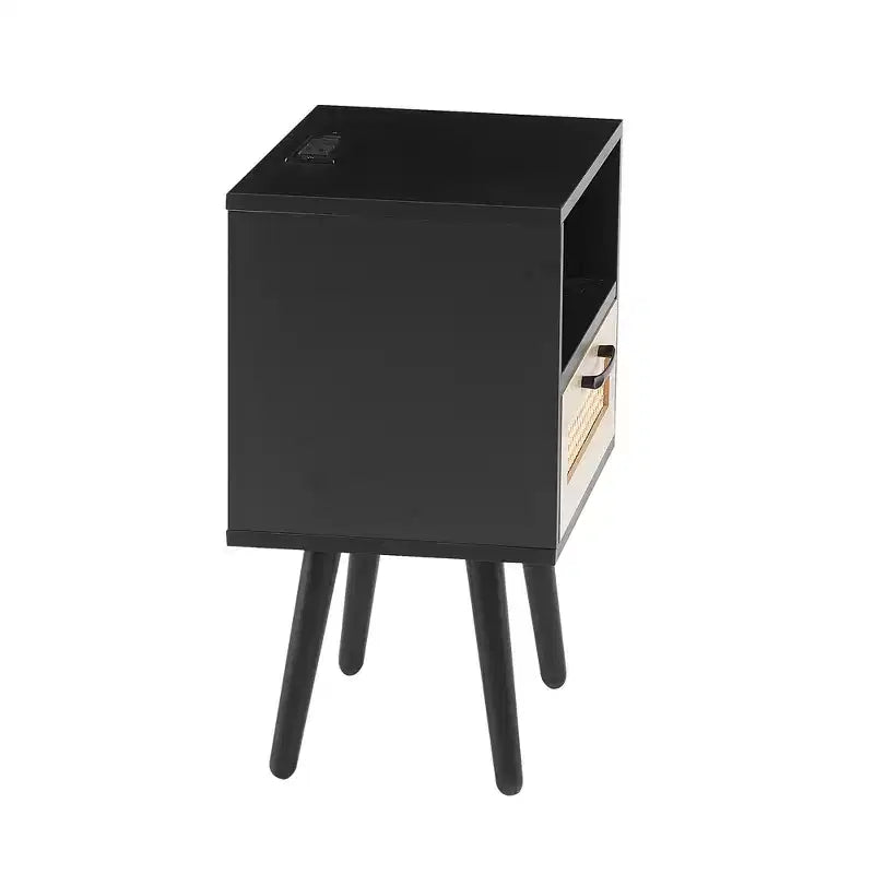 MAYEERTY Tavolino finale in rattan, comodino moderno con cassetto e gambe in legno massello, tavolino per soggiorno, camera da letto, nero