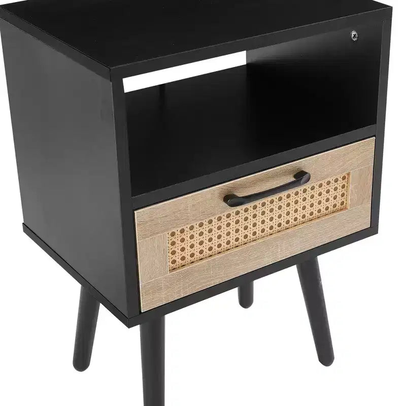 MAYEERTY Tavolino finale in rattan, comodino moderno con cassetto e gambe in legno massello, tavolino per soggiorno, camera da letto, nero