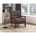 Poltrona Okak Comfy in pelle con accenti, poltrona da salotto contemporanea con cuscino trapuntato imbottito, poltrona in legno con finitura noce