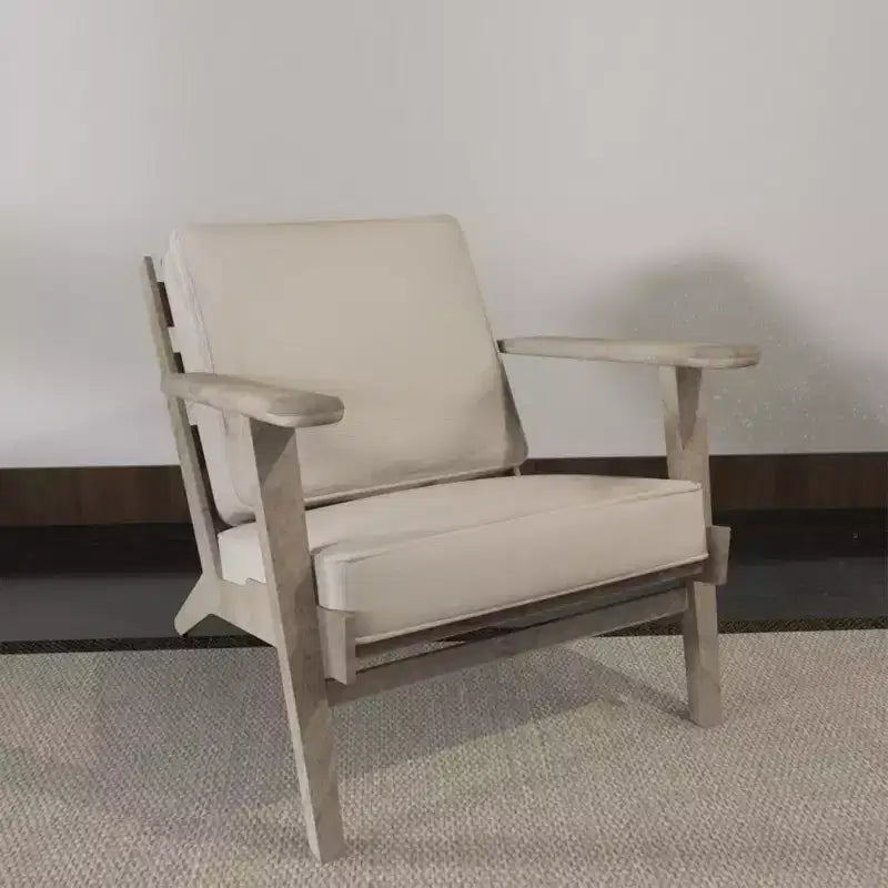 Sedia Royal Hampton in legno di mango lavorata a mano con seduta imbottita e gambe angolate