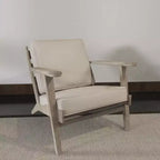 Sedia Royal Hampton in legno di mango lavorata a mano con seduta imbottita e gambe angolate