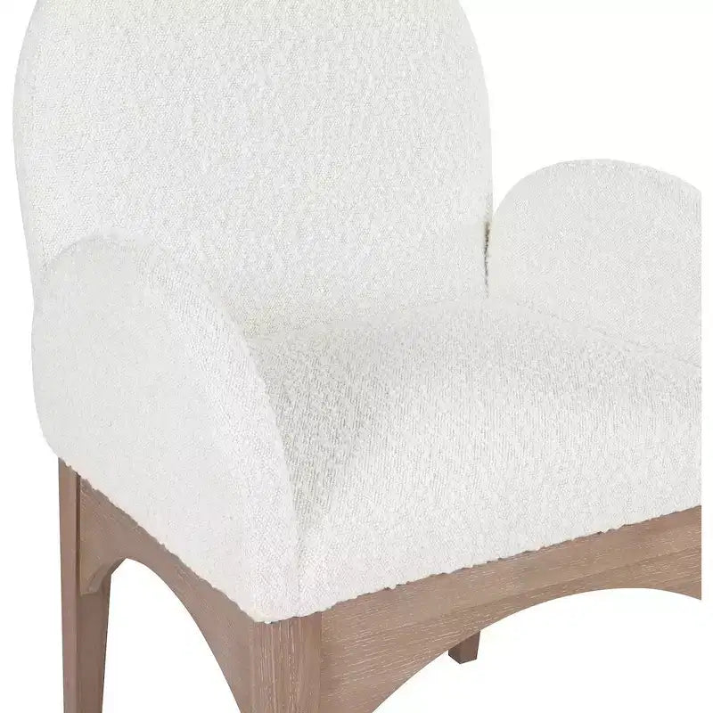 Meridian Furniture, Sedia da pranzo Waldorf in tessuto Bouclé