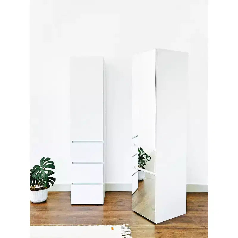 HomeStock 70,9 pollici H x 17,72 pollici L Sistema di armadi in composito di legno bianco per archiviazione universale con contenitori