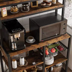 Scaffale da forno con presa di corrente, scaffale da cucina con cesto in filo, supporto per microonde con ampi ripiani aperti, scaffale portaoggetti autoportante a 6 livelli