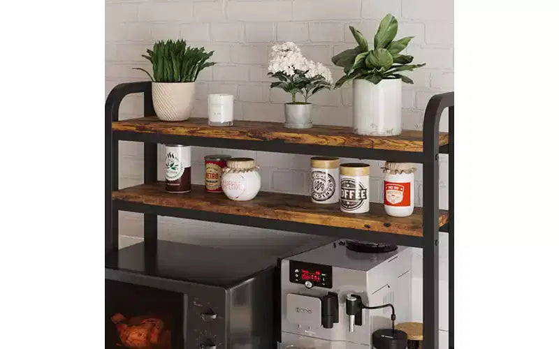 Scaffale da forno con presa di corrente, scaffale da cucina con cesto in filo, supporto per microonde con ampi ripiani aperti, scaffale portaoggetti autoportante a 6 livelli