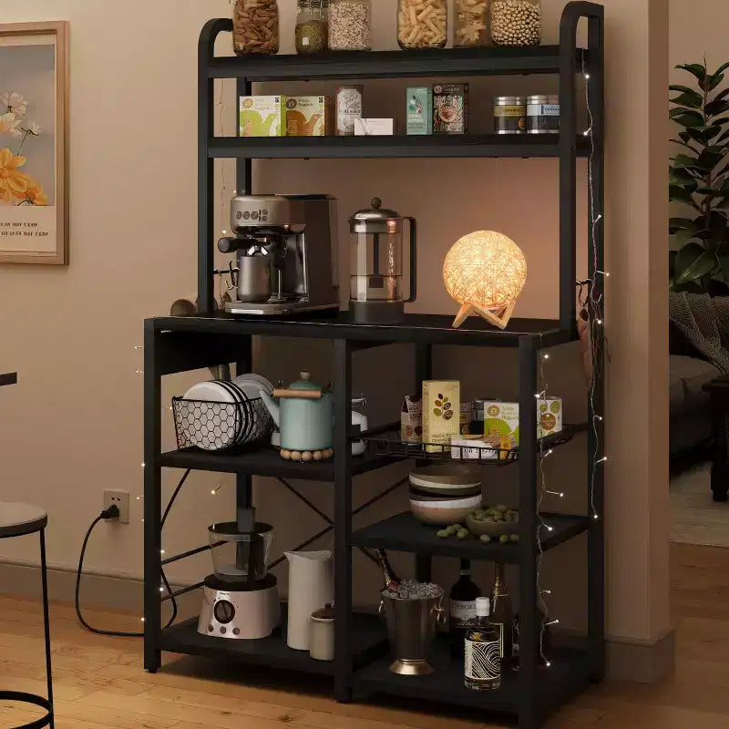 Scaffale da forno con presa di corrente, scaffale da cucina con cesto in filo, supporto per microonde con ampi ripiani aperti, scaffale portaoggetti autoportante a 6 livelli