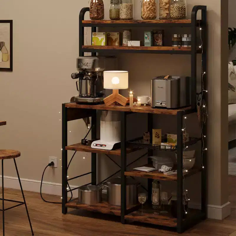 Scaffale da forno con presa di corrente, scaffale da cucina con cesto in filo, supporto per microonde con ampi ripiani aperti, scaffale portaoggetti autoportante a 6 livelli