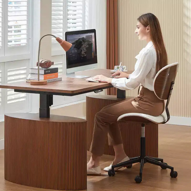 Sedia da scrivania ergonomica senza braccioli Bestier Bentwood per ufficio, comoda sedia da tavolo con supporto lombare, sedia da lavoro regolabile in altezza in pelle PU con ruote