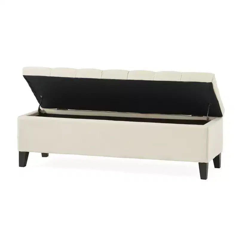 Poggiapiedi contenitore Okak con bottoni e cuciture a rombi, panca fondoletto con gambe robuste, panca contenitore per soggiorno