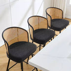 Bekrvio Set di 2/3/4 Sgabelli da Bar con Schienale in Rattan, Seduta Imbottita, Struttura in Metallo e Poggiapiedi, Sedie da Bar Moderne per Isola Cucina, Pub Domestico