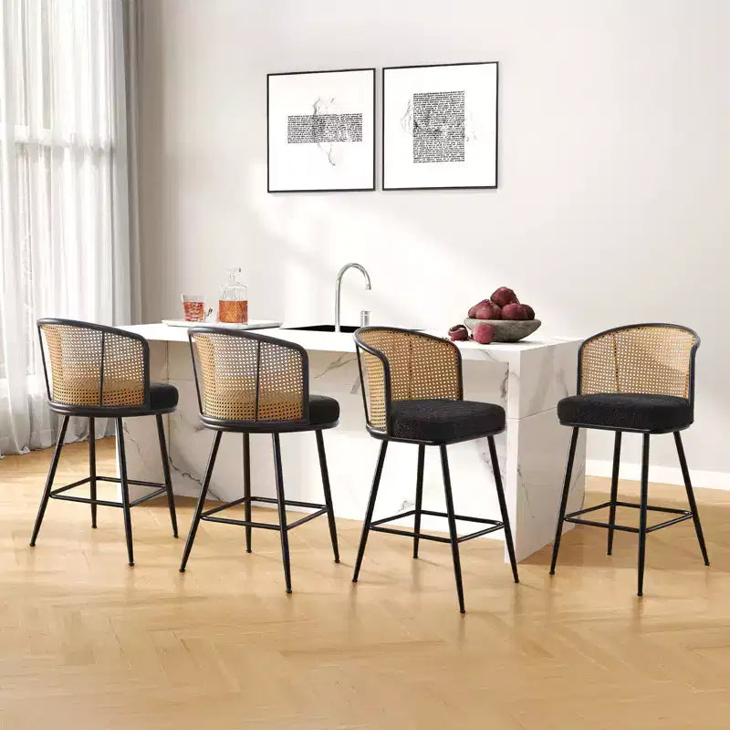 Bekrvio Set di 2/3/4 Sgabelli da Bar con Schienale in Rattan, Seduta Imbottita, Struttura in Metallo e Poggiapiedi, Sedie da Bar Moderne per Isola Cucina, Pub Domestico