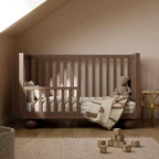 Storkcraft Amalfi Deluxe Culla Trasformabile 5-in-1 con Sponda di Sicurezza per Bambini Inclusa