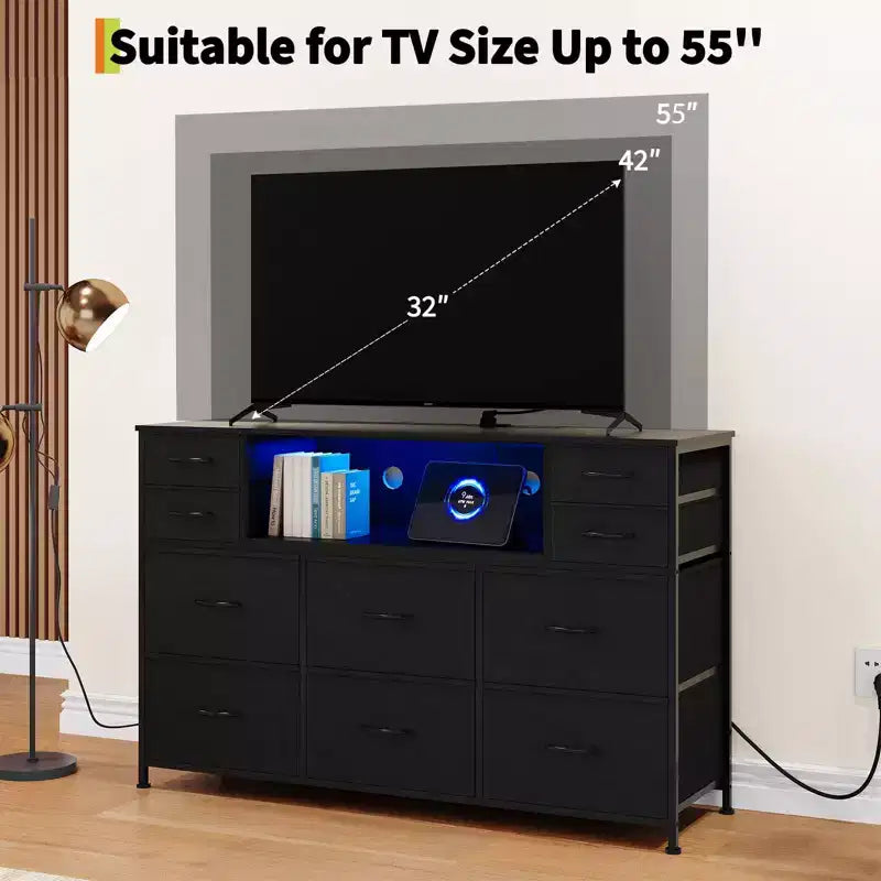 Comò a 10 cassetti in tessuto, mobile TV da centro di intrattenimento con presa di corrente e luce LED per TV da 45-55 pollici, cassettiera con piano in legno per camera da letto