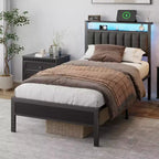 Letto a piattaforma imbottito singolo con luci LED, stazione di ricarica, mensole portaoggetti a 2 livelli, testiera in metallo grigio, nessuna molla necessaria per gaming o dormitorio