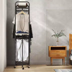 Scaffale portaoggetti multifunzione con aste appendiabiti e ripiani, cesto in metallo con ruote, adatto per bagni, lavanderie e camere da letto.