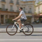 VEVOR Bici Ibrida, Bici Leggera con Telaio in Alluminio, Bici Ibrida da Uomo Donna con Ruote da 700c, Bici da Città Urbana per Adulti con Telaio Standard, Bianco