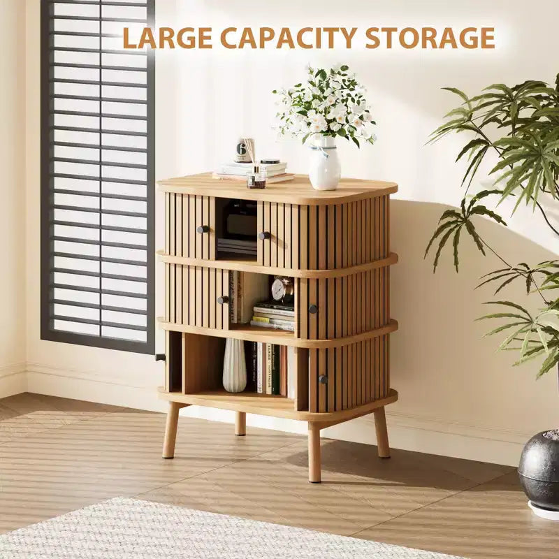 Cassettiera, Mobile a 3 cassetti moderno di metà secolo con anta scorrevole in vimini e gambe in legno, Rovere