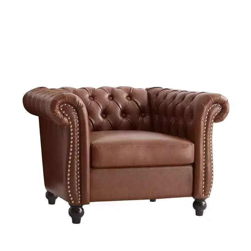 Poltrona Chesterfield Zeus e Ruta con braccioli arrotolati, finiture con borchie e gambe in legno massello