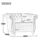 Poltrona Chesterfield Zeus e Ruta con braccioli arrotolati, finiture con borchie e gambe in legno massello