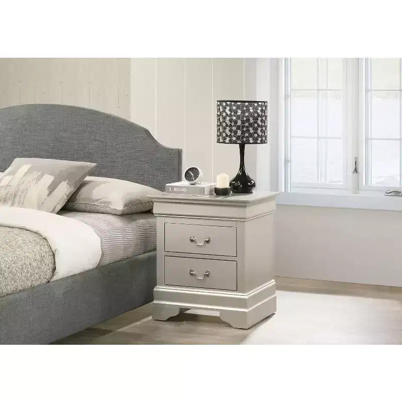 Comodino rettangolare in legno di ciliegio HomeStock per soggiorno e camera da letto