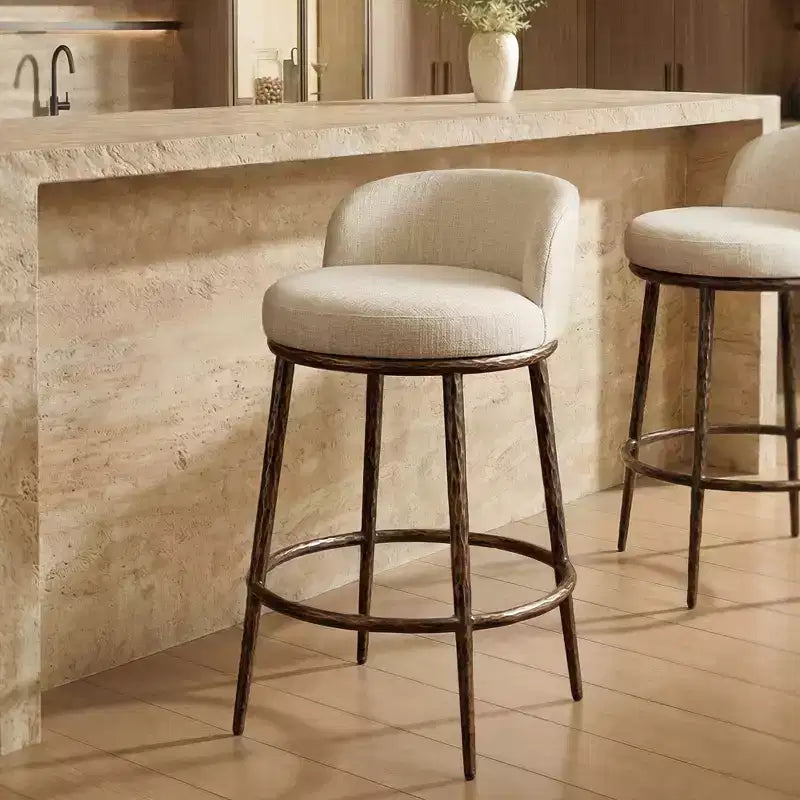 Set di 2 sgabelli da bar altezza bancone, sgabelli moderni imbottiti con gambe in ferro bronzo martellato, sedie Boucle per isola per sala da pranzo e bar