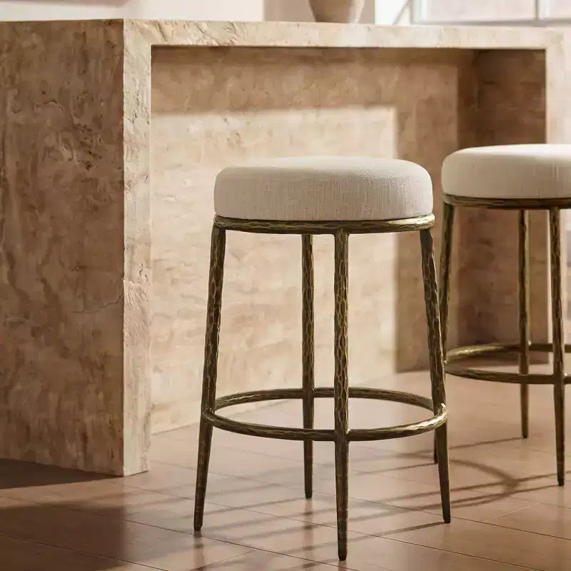Set di 2 sgabelli da bar altezza bancone, sgabelli moderni imbottiti con gambe in ferro bronzo martellato, sedie Boucle per isola per sala da pranzo e bar