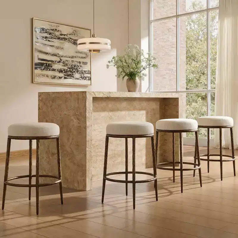 Set di 2 sgabelli da bar altezza bancone, sgabelli moderni imbottiti con gambe in ferro bronzo martellato, sedie Boucle per isola per sala da pranzo e bar