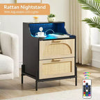 Comodino in Rattan di Legno, Confezione da 2, Stazione di Ricarica e Luci LED, Porte USB/Prese, 3 Cassetti in Rattan, Nero per Camera da Letto
