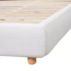 Letto imbottito con struttura a piattaforma, Queen/King Size, profilo basso, con testiera imbottita ad alette, bianco - ModernLuxe