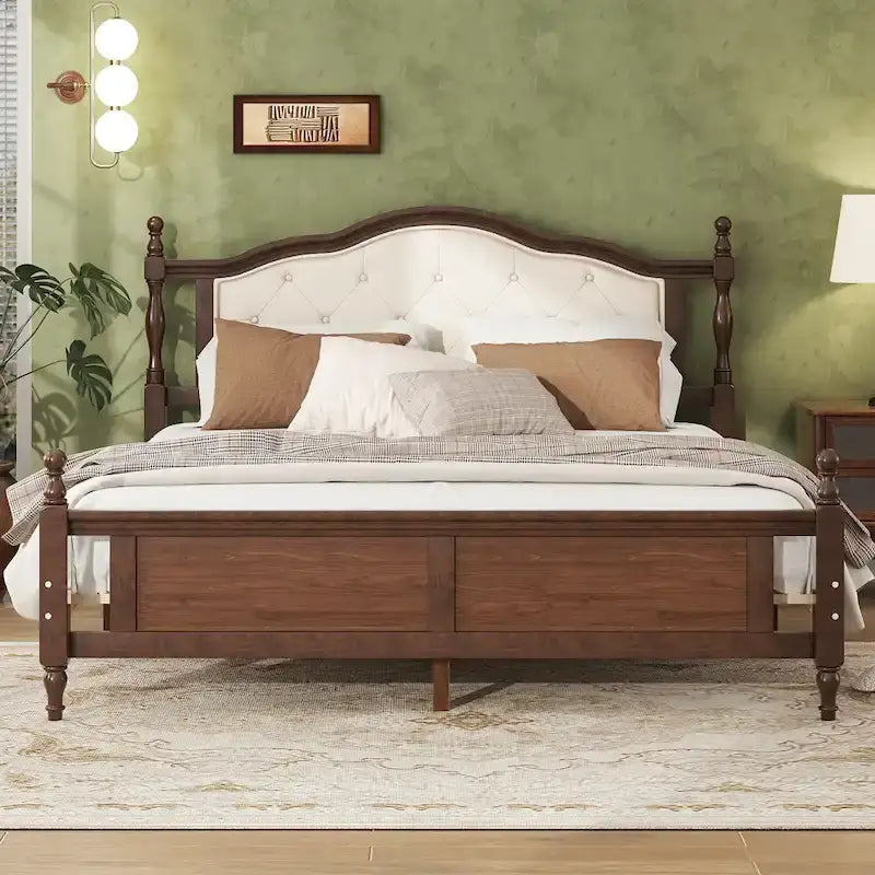 Letto matrimoniale Queen in legno di pino con testiera imbottita e pediera a pannelli, contenitore a scomparsa, noce