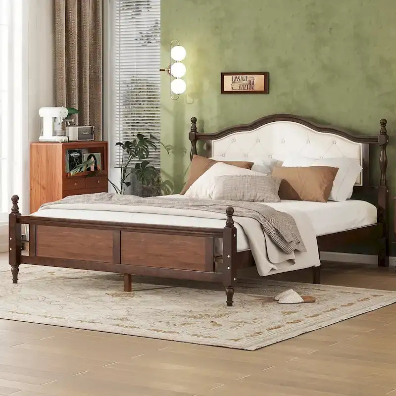 Letto matrimoniale Queen in legno di pino con testiera imbottita e pediera a pannelli, contenitore a scomparsa, noce