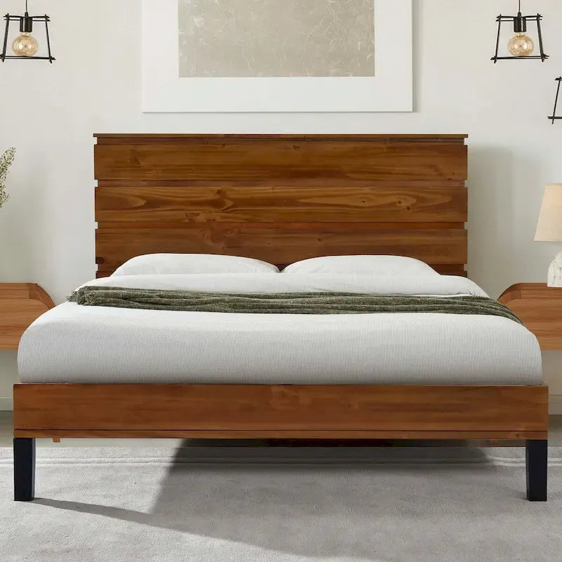 Letto a piattaforma matrimoniale in legno massello con testiera a sei pannelli