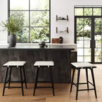 Nathan James Barker Sgabello da bar in legno e bouclé ad altezza bancone, nero: Rivestito in lino, altezza 63 cm