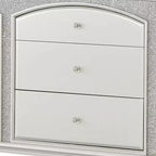 Cassettiere Maverick 67" platino - Acme Furniture: stile Glendale, 9 cassetti, pomelli in cristallo, nessun assemblaggio richiesto