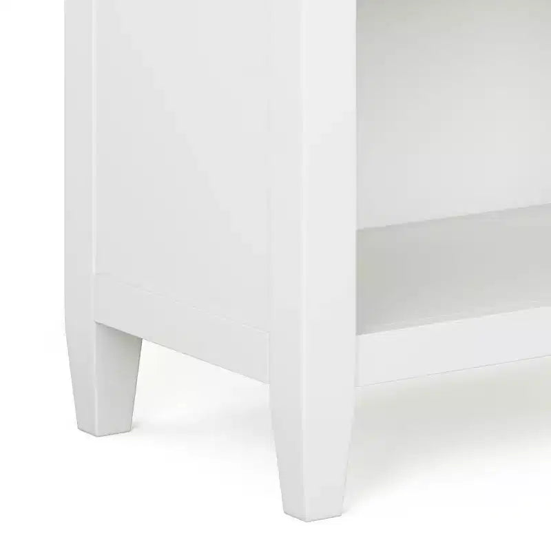 Comodino WyndenHall in legno massello di tiglio da 24" - Bianco