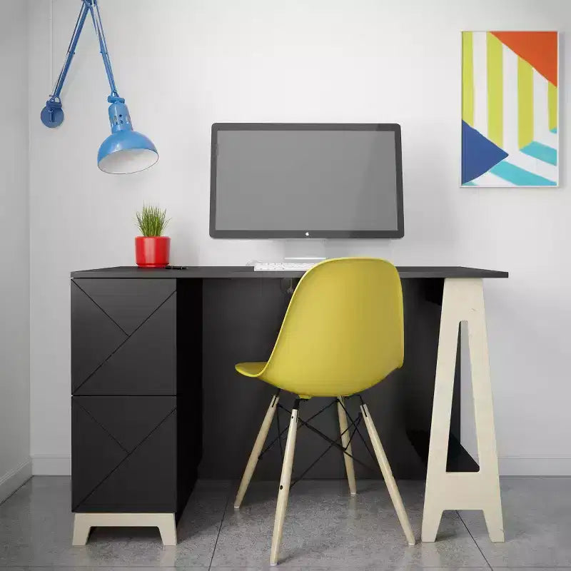 Scrivania Nexera Atypik a 2 cassetti Nera/Compensato Betulla: MDF laccato, ripiano portaoggetti aperto, richiede montaggio da adulto