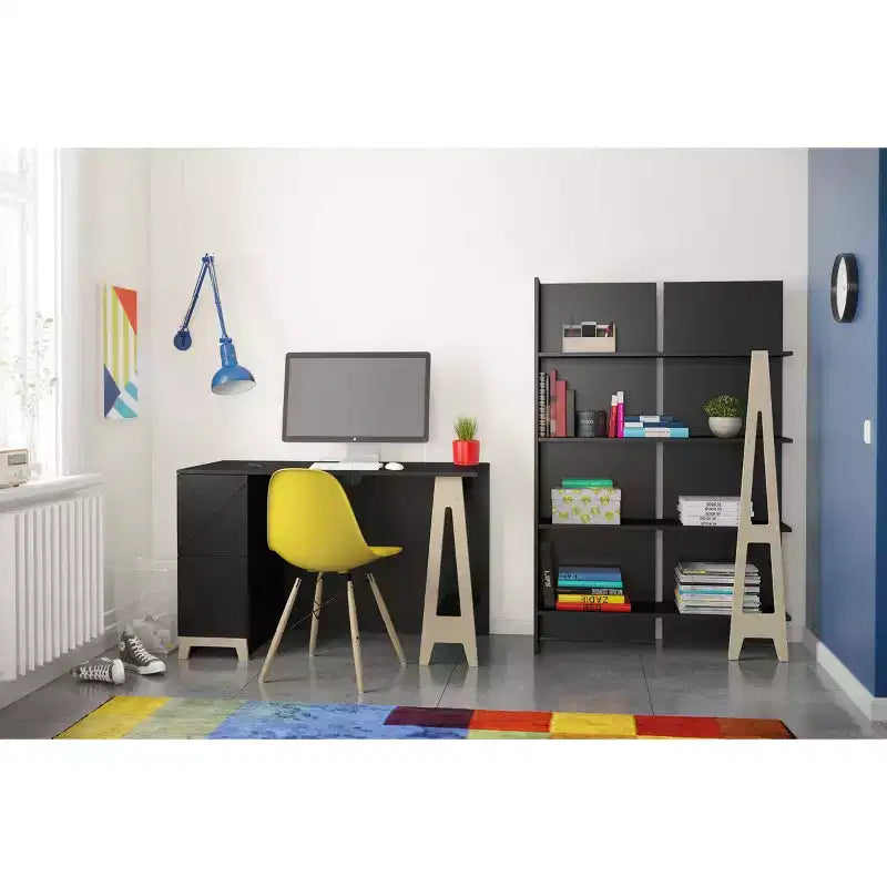 Scrivania Nexera Atypik a 2 cassetti Nera/Compensato Betulla: MDF laccato, ripiano portaoggetti aperto, richiede montaggio da adulto
