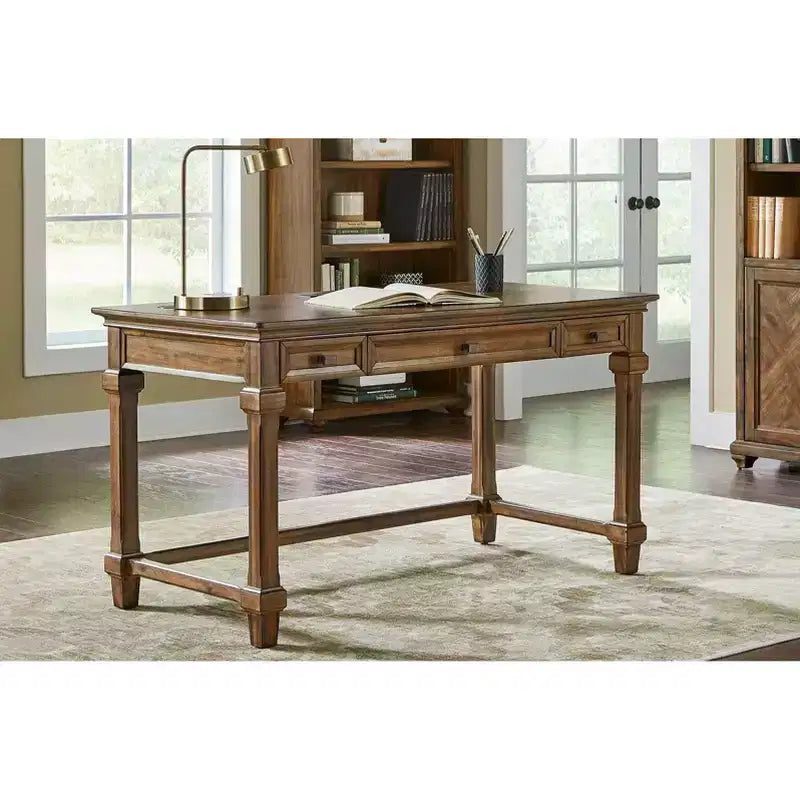 Scrivania tradizionale in legno Porter Marrone - Martin Furniture: Elegante home office, 54" di larghezza, cassetto multiuso