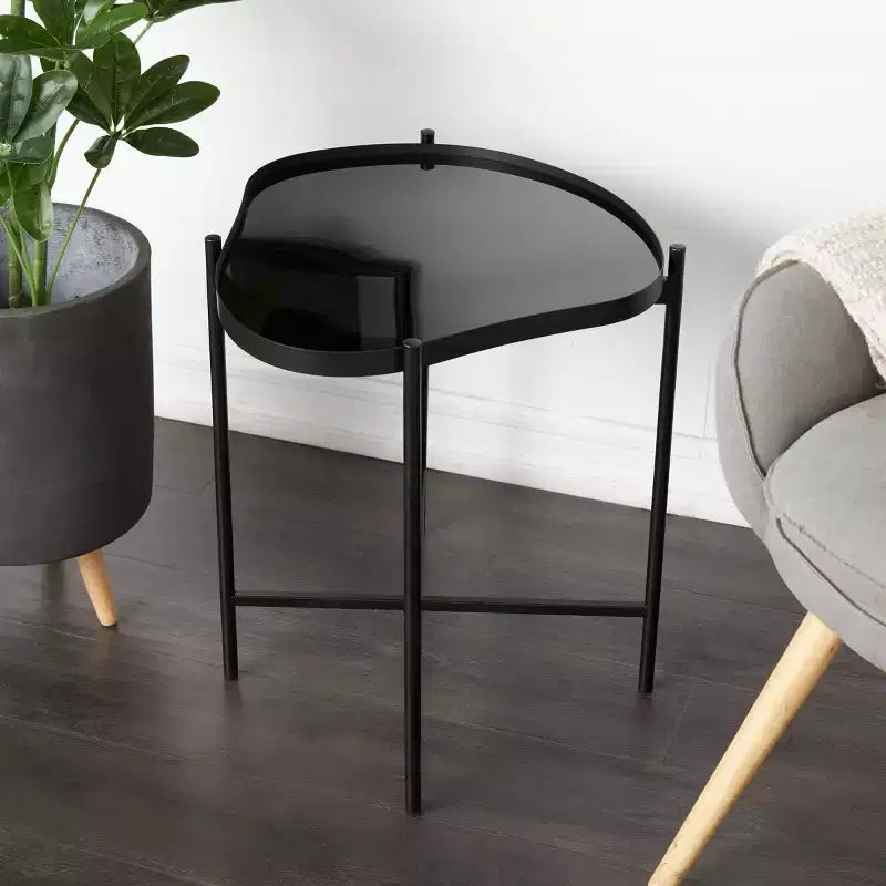 Olivia & May Metal Abstract Wavy Accent Table: No Assembly, Indoor Use, Glass Top, 21" Height
