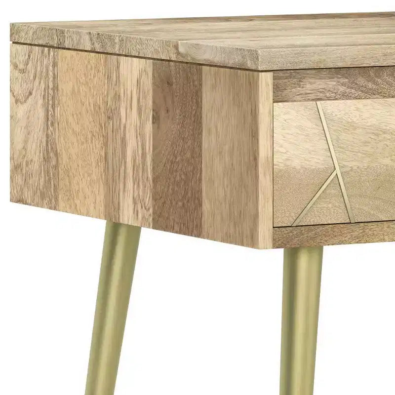 Tavolino Bissell naturale - WyndenHall: Legno di mango, intarsio in ottone, design moderno di metà secolo