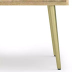 Tavolino Bissell naturale - WyndenHall: Legno di mango, intarsio in ottone, design moderno di metà secolo