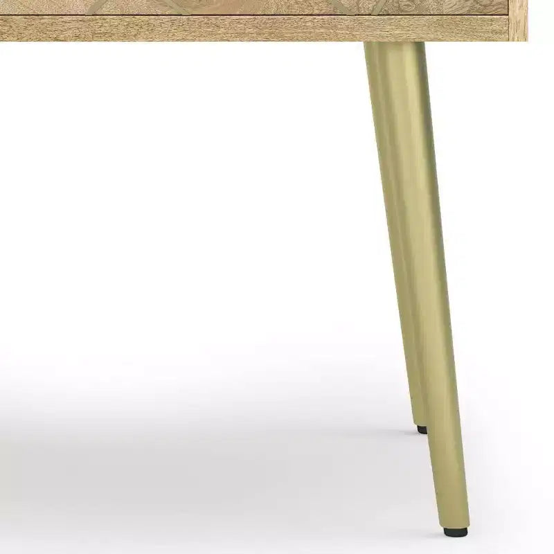 Tavolino Bissell naturale - WyndenHall: Legno di mango, intarsio in ottone, design moderno di metà secolo