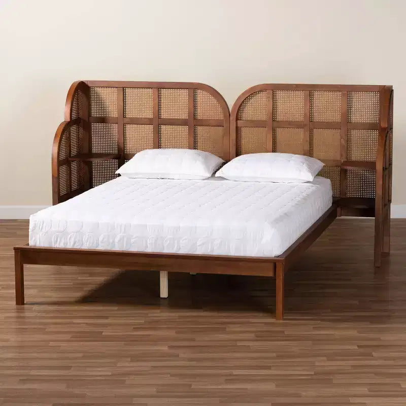 Baxton Studio Letto a piattaforma king-size con testiera ad ala Cascadia in legno, Marrone Noce