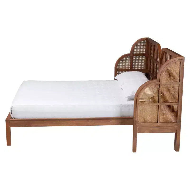 Baxton Studio Letto a piattaforma king-size con testiera ad ala Cascadia in legno, Marrone Noce