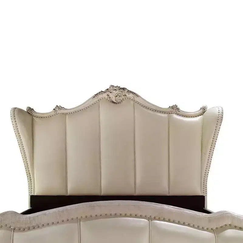 Acme Furniture 95" California King Dresden Ecopelle & Bianco osso: PU color champagne, piedi a zampa, testiera capitonné